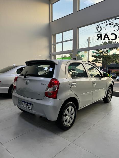 TOYOTA Etios Hatch 1.3 16V 4P FLEX, Foto 3