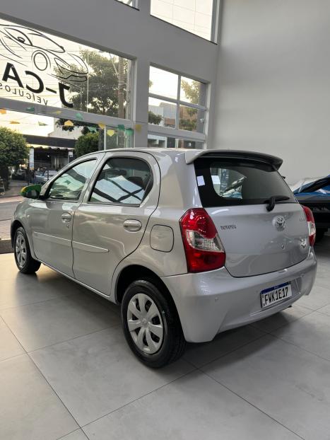 TOYOTA Etios Hatch 1.3 16V 4P FLEX, Foto 6