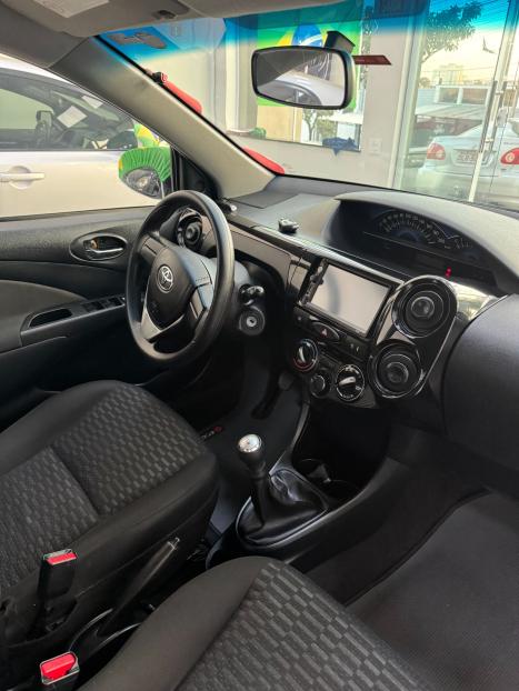 TOYOTA Etios Hatch 1.3 16V 4P FLEX, Foto 8