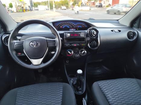 TOYOTA Etios Hatch 1.3 16V 4P FLEX X, Foto 6