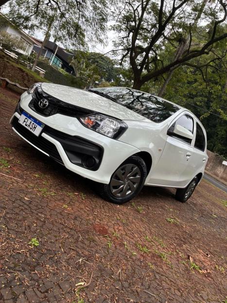 TOYOTA Etios Hatch 1.3 16V 4P FLEX X, Foto 2