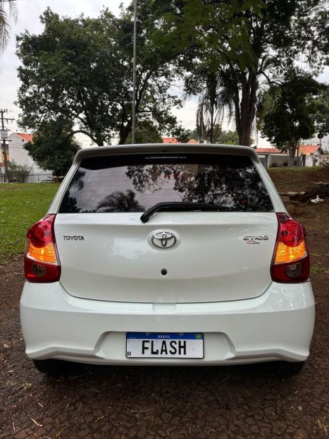 TOYOTA Etios Hatch 1.3 16V 4P FLEX X, Foto 9