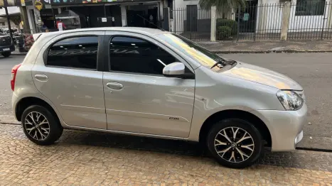 TOYOTA Etios Hatch 1.3 16V 4P FLEX X, Foto 2