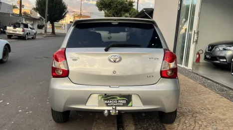 TOYOTA Etios Hatch 1.3 16V 4P FLEX X, Foto 4