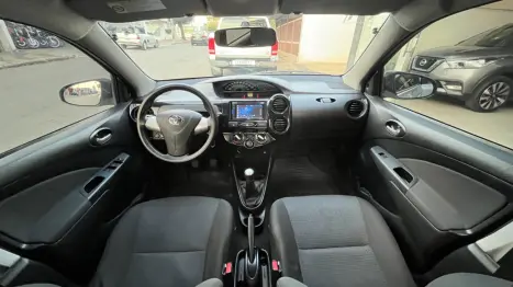 TOYOTA Etios Hatch 1.3 16V 4P FLEX X, Foto 5