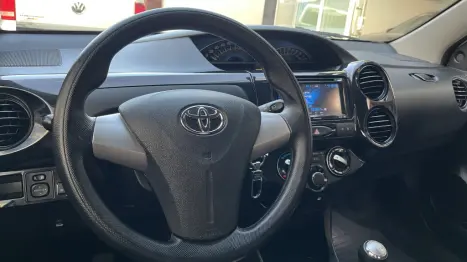 TOYOTA Etios Hatch 1.3 16V 4P FLEX X, Foto 8