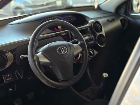 TOYOTA Etios Hatch 1.3 16V 4P FLEX X, Foto 5