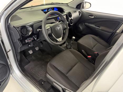 TOYOTA Etios Hatch 1.3 16V 4P FLEX X, Foto 2
