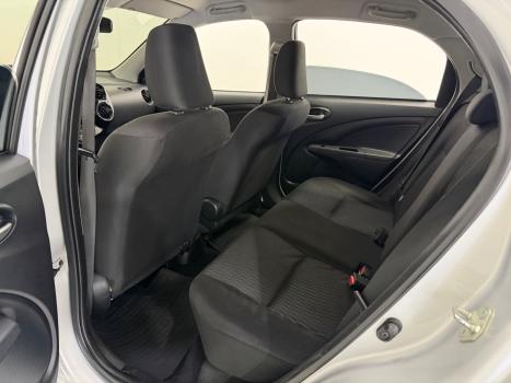 TOYOTA Etios Hatch 1.3 16V 4P FLEX X, Foto 6