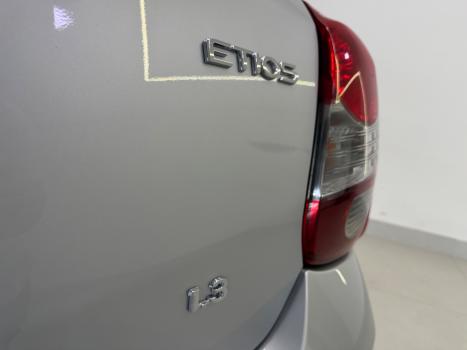 TOYOTA Etios Hatch 1.3 16V 4P FLEX X, Foto 13