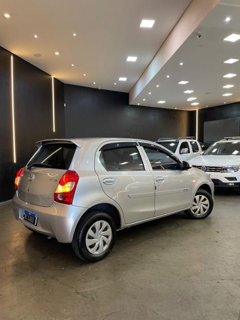 TOYOTA Etios Hatch 1.3 16V 4P FLEX X, Foto 6