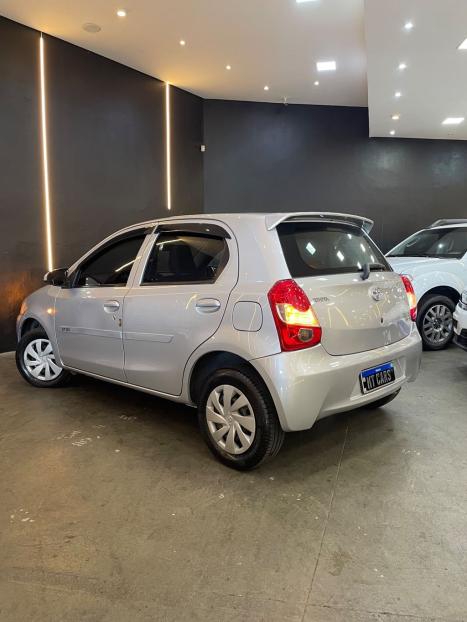 TOYOTA Etios Hatch 1.3 16V 4P FLEX X, Foto 8