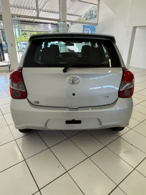 TOYOTA Etios Hatch 1.3 16V 4P FLEX, Foto 5