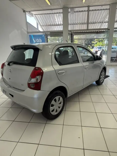 TOYOTA Etios Hatch 1.3 16V 4P FLEX, Foto 8