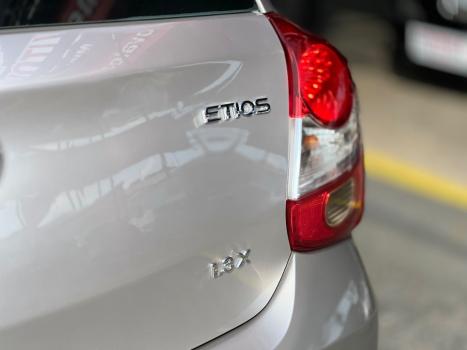 TOYOTA Etios Hatch 1.3 16V 4P FLEX X AUTOM�TICO, Foto 8