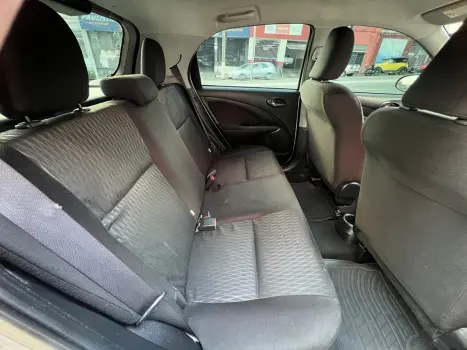TOYOTA Etios Hatch 1.3 16V 4P FLEX X AUTOM�TICO, Foto 15