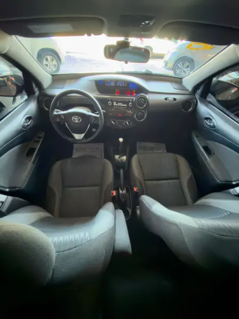 TOYOTA Etios Hatch 1.5 16V 4P FLEX XS AUTOM�TICO, Foto 11