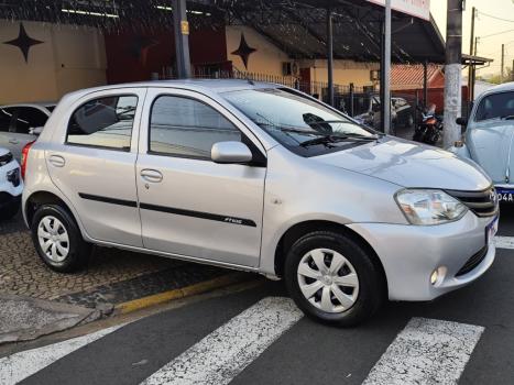 TOYOTA Etios Hatch 1.3 16V 4P FLEX, Foto 2