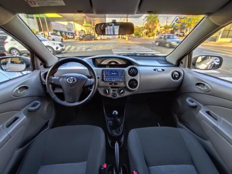 TOYOTA Etios Hatch 1.3 16V 4P FLEX, Foto 6