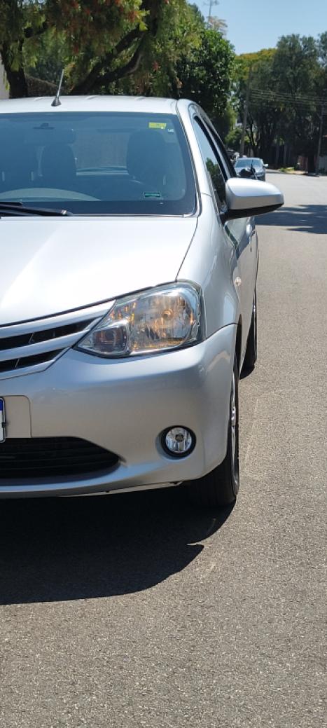 TOYOTA Etios Hatch 1.3 16V 4P FLEX X, Foto 4
