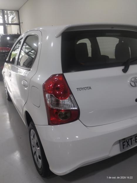 TOYOTA Etios Hatch 1.3 16V 4P FLEX X, Foto 6