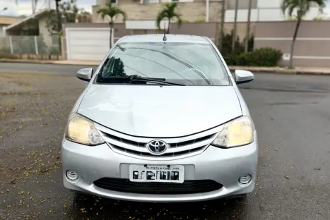 TOYOTA Etios Hatch 1.3 16V 4P FLEX X, Foto 1