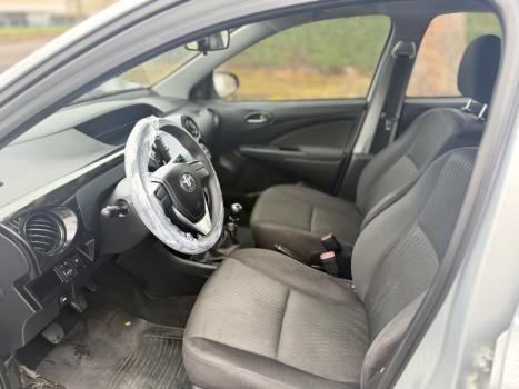 TOYOTA Etios Hatch 1.3 16V 4P FLEX X, Foto 3