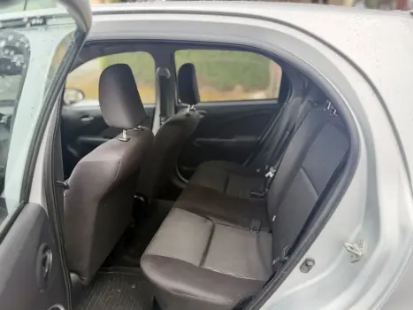 TOYOTA Etios Hatch 1.3 16V 4P FLEX X, Foto 5