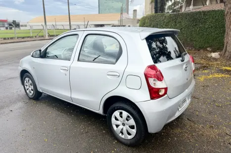 TOYOTA Etios Hatch 1.3 16V 4P FLEX X, Foto 8