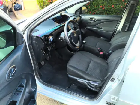 TOYOTA Etios Hatch 1.3 16V 4P FLEX X, Foto 10