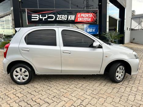 TOYOTA Etios Hatch 1.3 16V 4P FLEX X, Foto 8