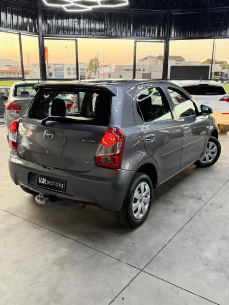 TOYOTA Etios Hatch 1.3 16V 4P FLEX X, Foto 4