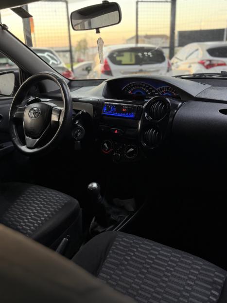 TOYOTA Etios Hatch 1.3 16V 4P FLEX X, Foto 9