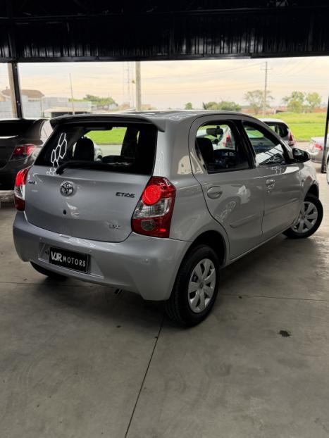 TOYOTA Etios Hatch 1.3 16V 4P FLEX X, Foto 5