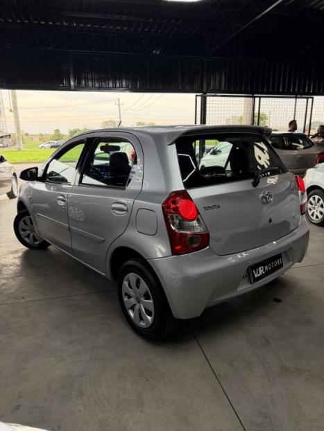 TOYOTA Etios Hatch 1.3 16V 4P FLEX X, Foto 6