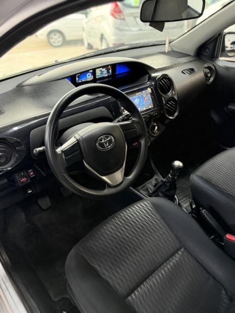 TOYOTA Etios Hatch 1.3 16V 4P FLEX X, Foto 7
