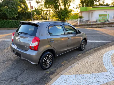 TOYOTA Etios Hatch 1.5 16V 4P FLEX XS AUTOMÁTICO, Foto 3