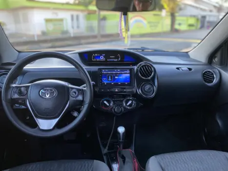 TOYOTA Etios Hatch 1.5 16V 4P FLEX XS AUTOMÁTICO, Foto 5