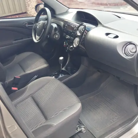 TOYOTA Etios Sedan 1.5 16V 4P FLEX X PLUS AUTOMTICO, Foto 8