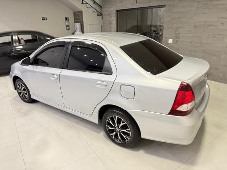 TOYOTA Etios Sedan 1.5 16V 4P FLEX PLATINUM AUTOM�TICO, Foto 4