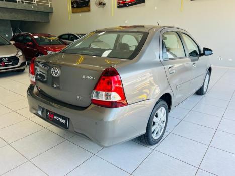 TOYOTA Etios Sedan , Foto 9