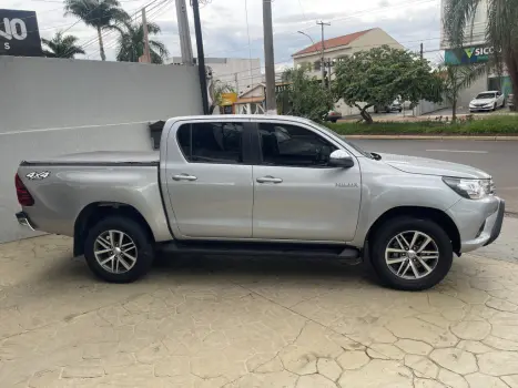 TOYOTA Hilux Caminhonete 2.8 16V SRV 4X4 DIESEL CABINE DUPLA AUTOMTICO, Foto 7