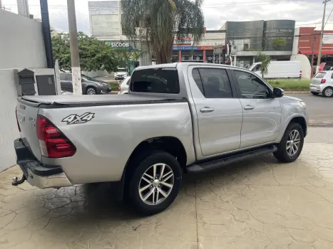 TOYOTA Hilux Caminhonete 2.8 16V SRV 4X4 DIESEL CABINE DUPLA AUTOMTICO, Foto 8