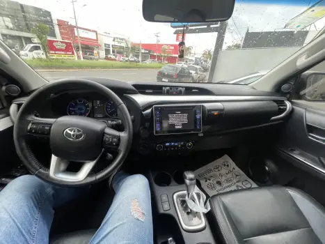 TOYOTA Hilux Caminhonete 2.8 16V SRV 4X4 DIESEL CABINE DUPLA AUTOMTICO, Foto 9