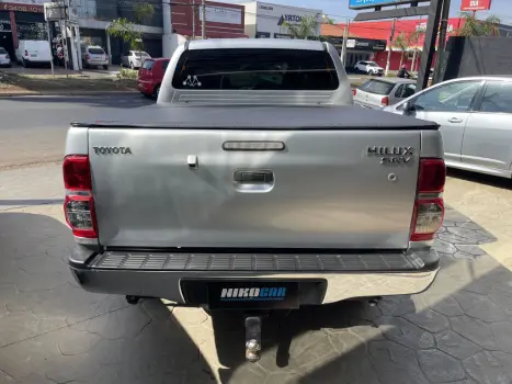 TOYOTA Hilux Caminhonete 3.0 4P 4X4 SRV TURBO DIESEL CABINE DUPLA AUTOMTICO, Foto 4