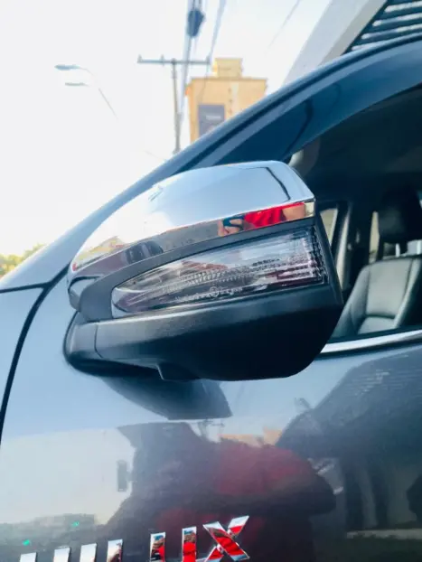 TOYOTA Hilux Caminhonete 2.8 16V SRX 4X4 DIESEL CABINE DUPLA AUTOMTICO, Foto 9