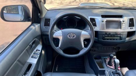 TOYOTA Hilux Caminhonete 3.0 4P 4X4 SRV TURBO DIESEL CABINE DUPLA AUTOMTICO, Foto 9