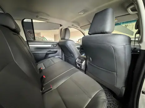 TOYOTA Hilux Caminhonete 2.8 16V SRX PLUS 4X4 TURBO DIESEL CABINE DUPLA AUTOMTICO, Foto 13