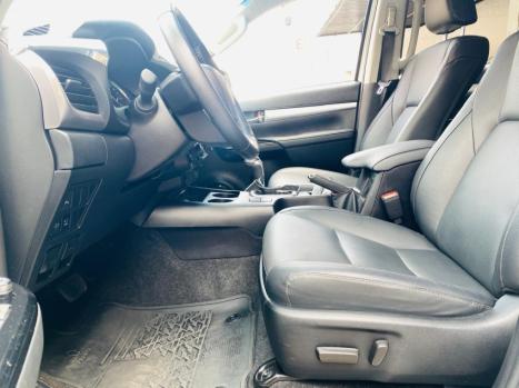 TOYOTA Hilux Caminhonete 2.8 16V SRX PLUS 4X4 TURBO DIESEL CABINE DUPLA AUTOMTICO, Foto 15