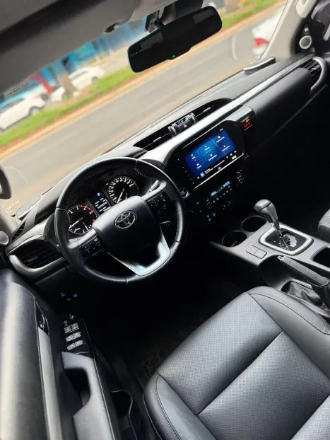TOYOTA Hilux Caminhonete 2.8 16V SRX PLUS 4X4 TURBO DIESEL CABINE DUPLA AUTOMTICO, Foto 8
